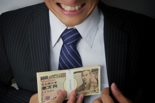 ヤミ金業者は金をせしめてほくそ笑む。全国や地方の弁護士や司法書士に無料相談する