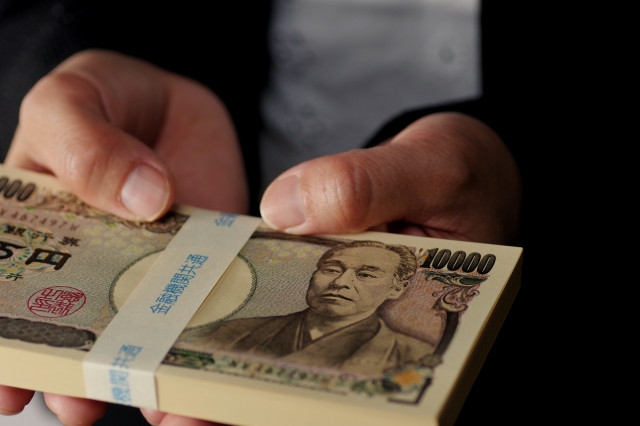 闇金業者に大金を渡してしまう。香南市の闇金被害の相談は弁護士や司法書士に無料でできます